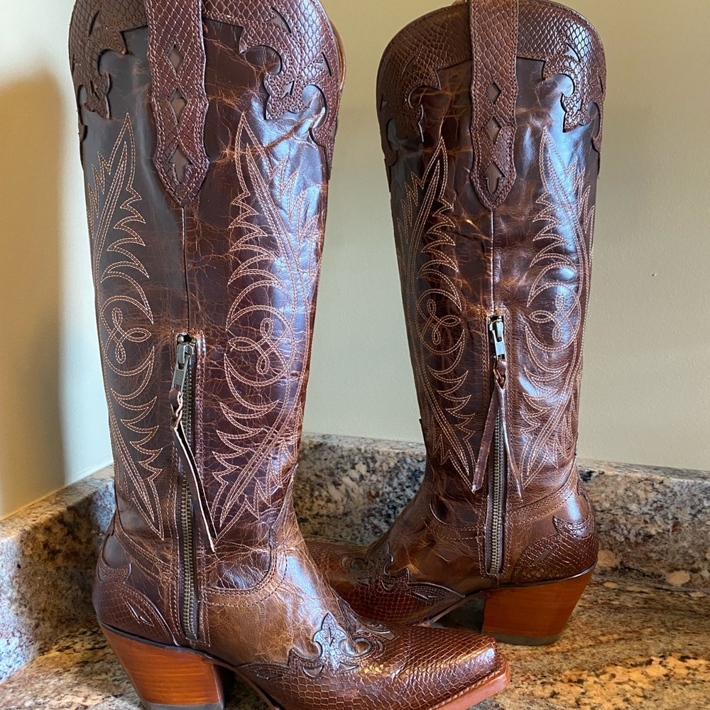 Ariat Dark Brown Leather Boots with Stitching - Picture 3 of 12
